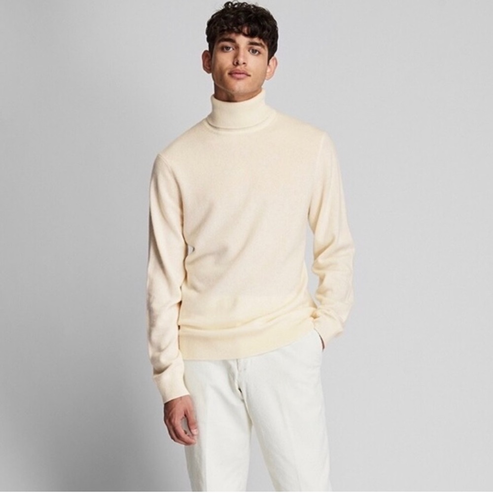 UNIQLO Premium Rams Wool Turtleneck Sweater in Off White Cream Medium